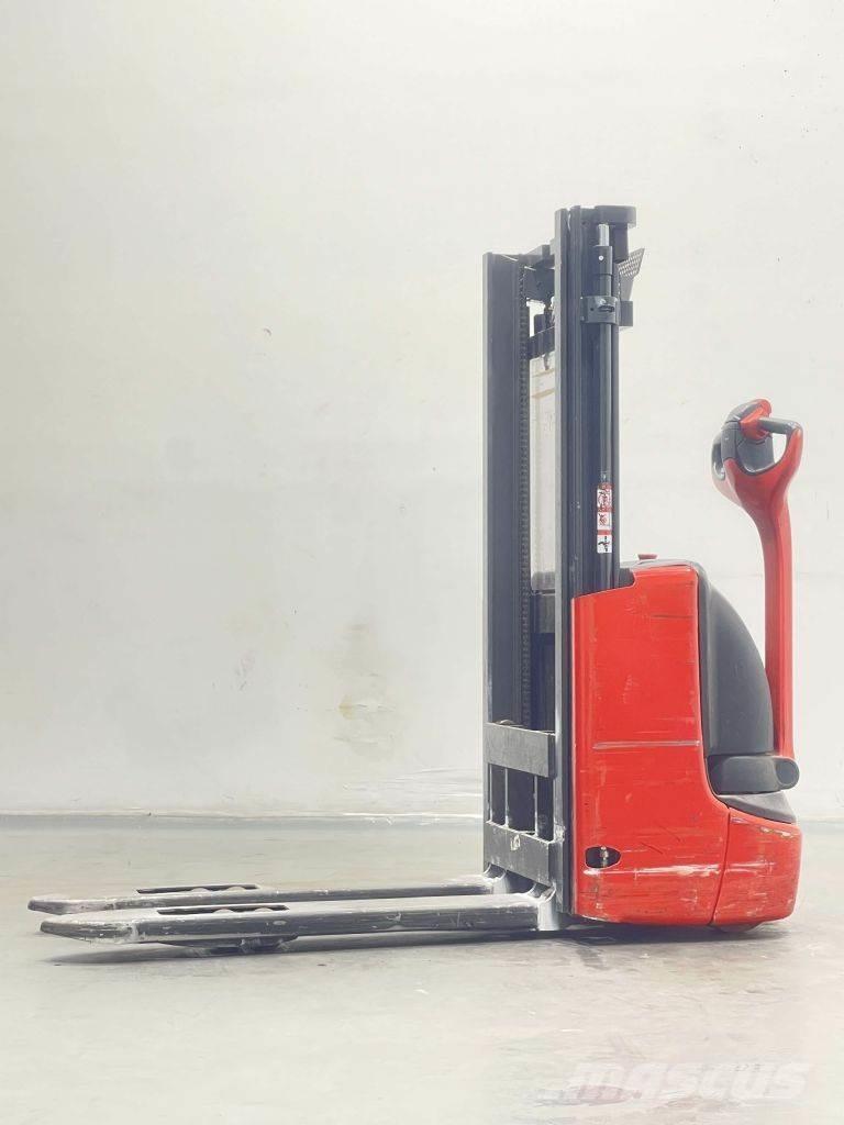 Linde L10B-1172 Колички високоповдигачи с теглич