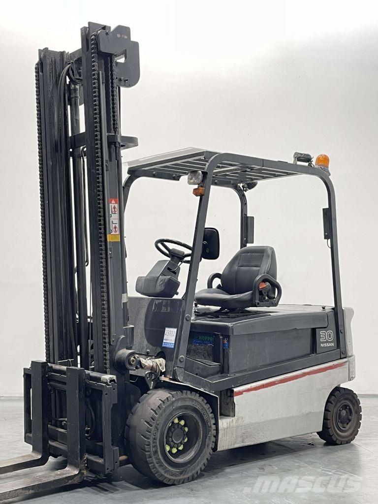 Nissan GQ02L30CU Електрически вилични кари-повдигачи