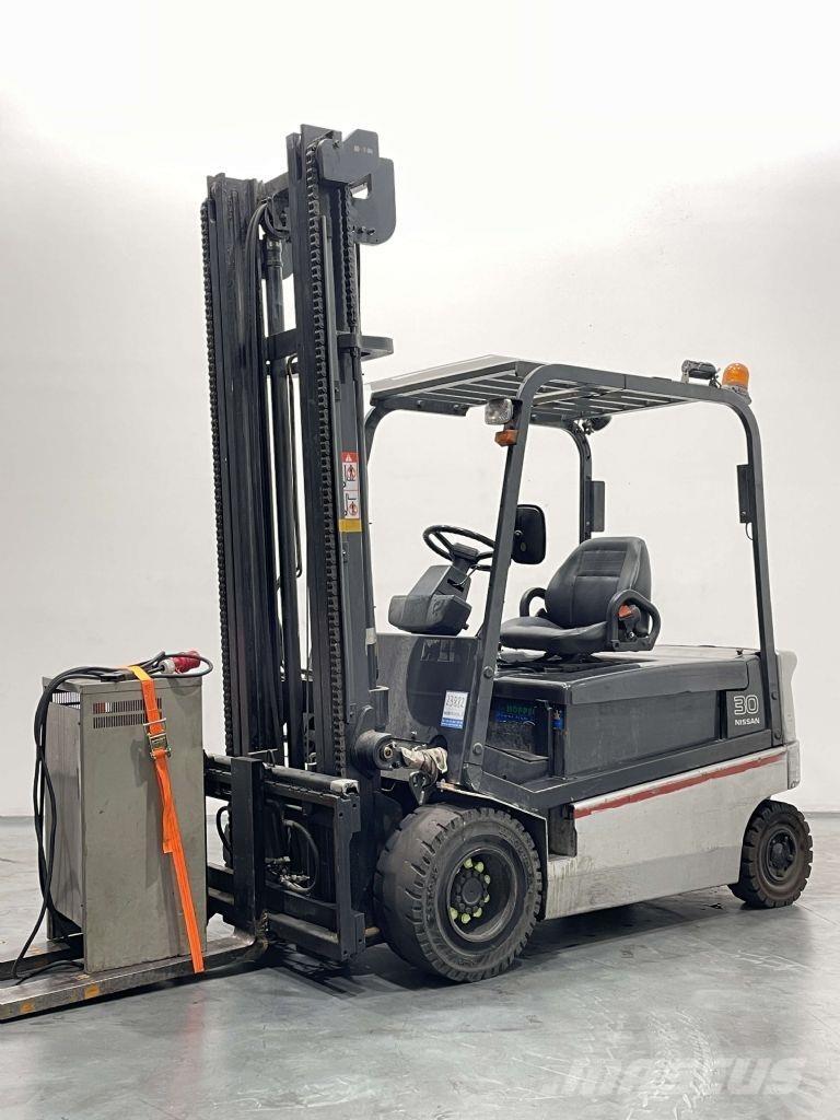 Nissan GQ02L30CU Електрически вилични кари-повдигачи