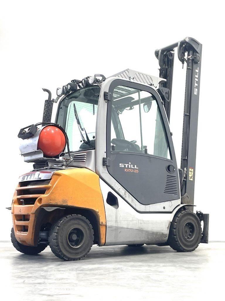 Still RX70-25T Камиони с АГУ