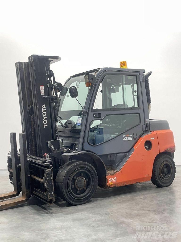 Toyota 40-8FD40N Дизелови камиони