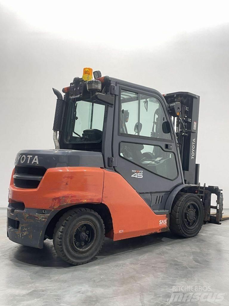 Toyota 40-8FD40N Дизелови камиони