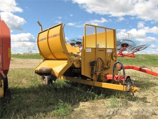 Haybuster 2650 Резачки за бали, резачки и машини за отмотаване на бали