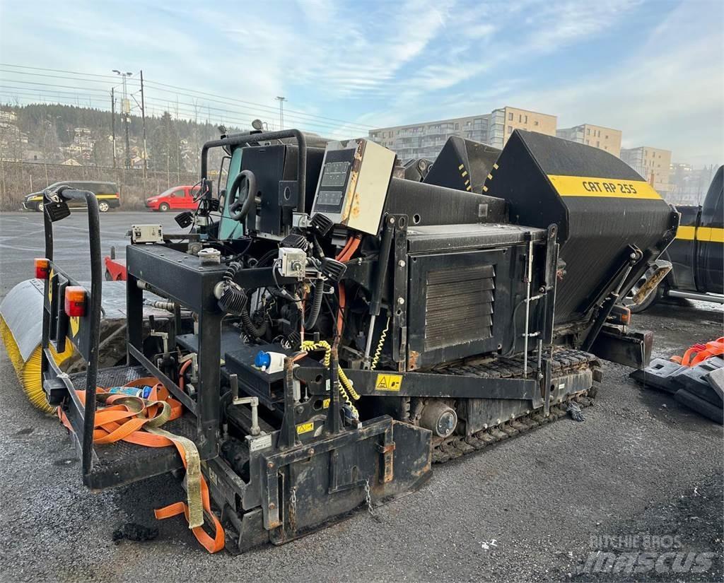 CAT AP255 Paver Машини за асфалт