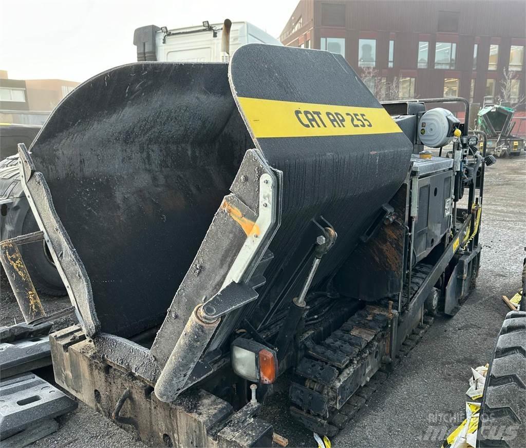 CAT AP255 Paver Машини за асфалт