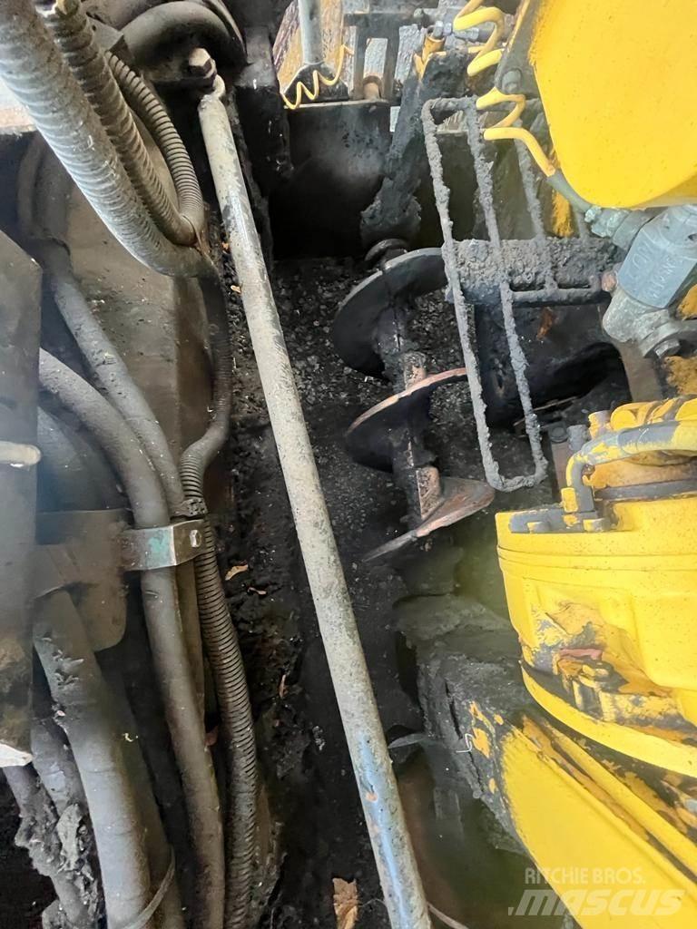 CAT AP600 Paver Машини за асфалт