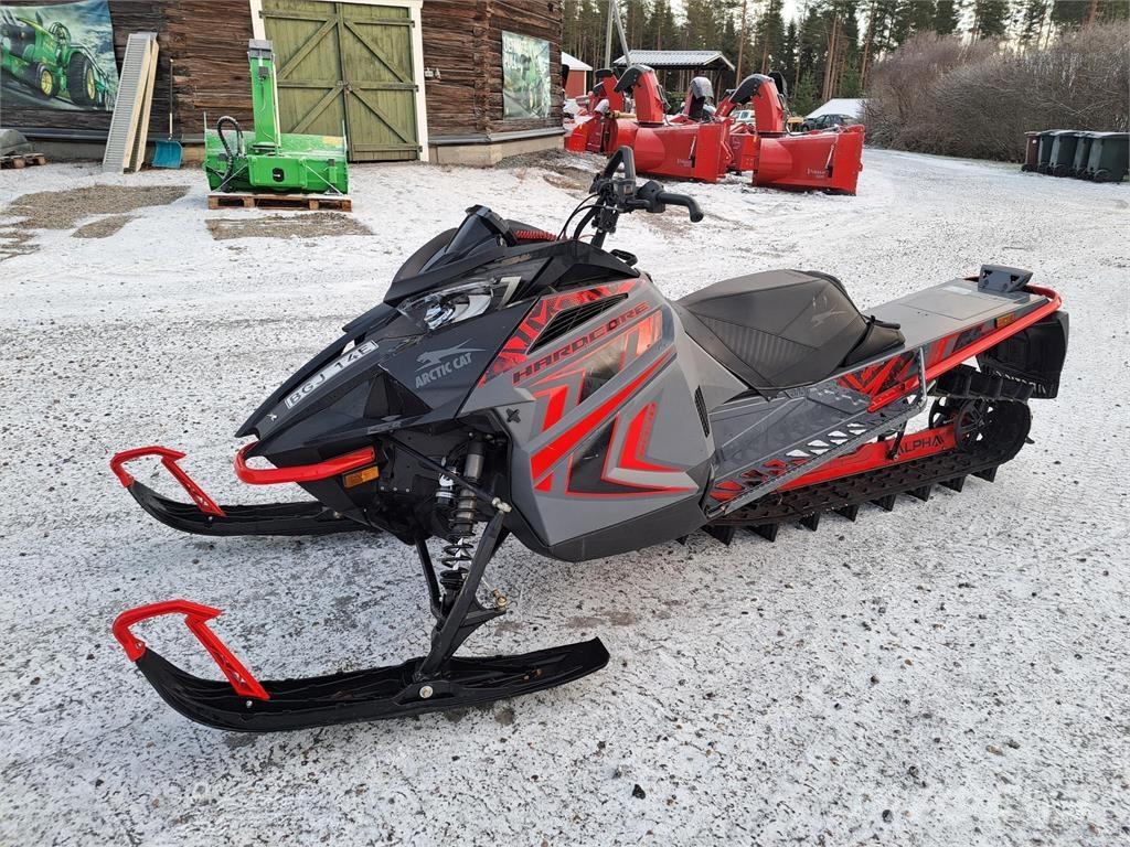 Arctic Cat M 8000 ALPHA Сноумобили