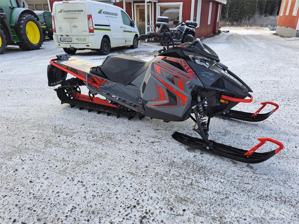 Arctic Cat M 8000 ALPHA Сноумобили