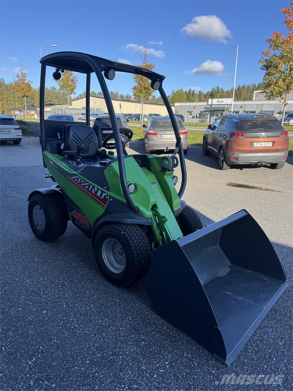 Avant 225 med skopa Мини товарачи
