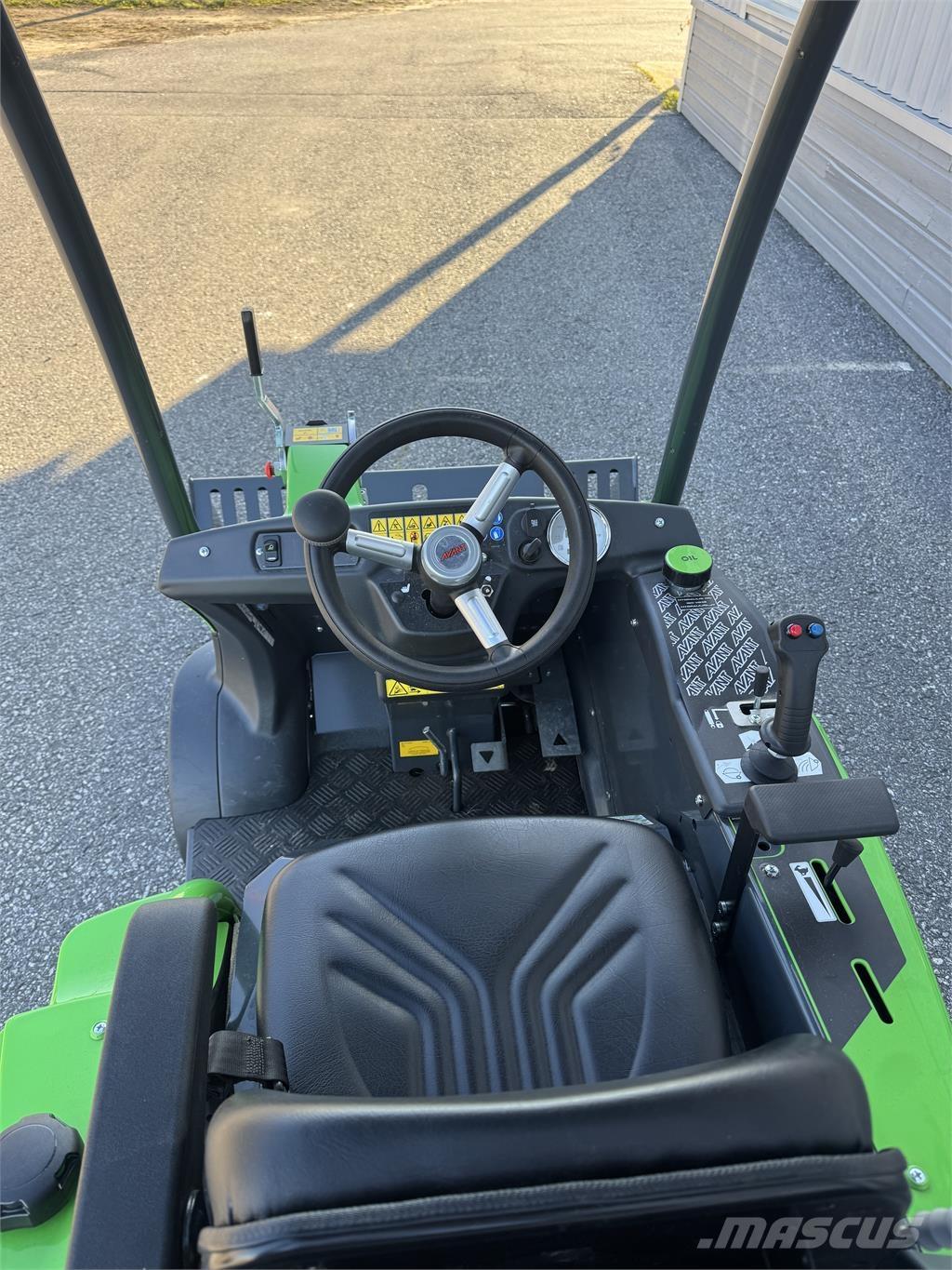 Avant 225 med skopa Мини товарачи
