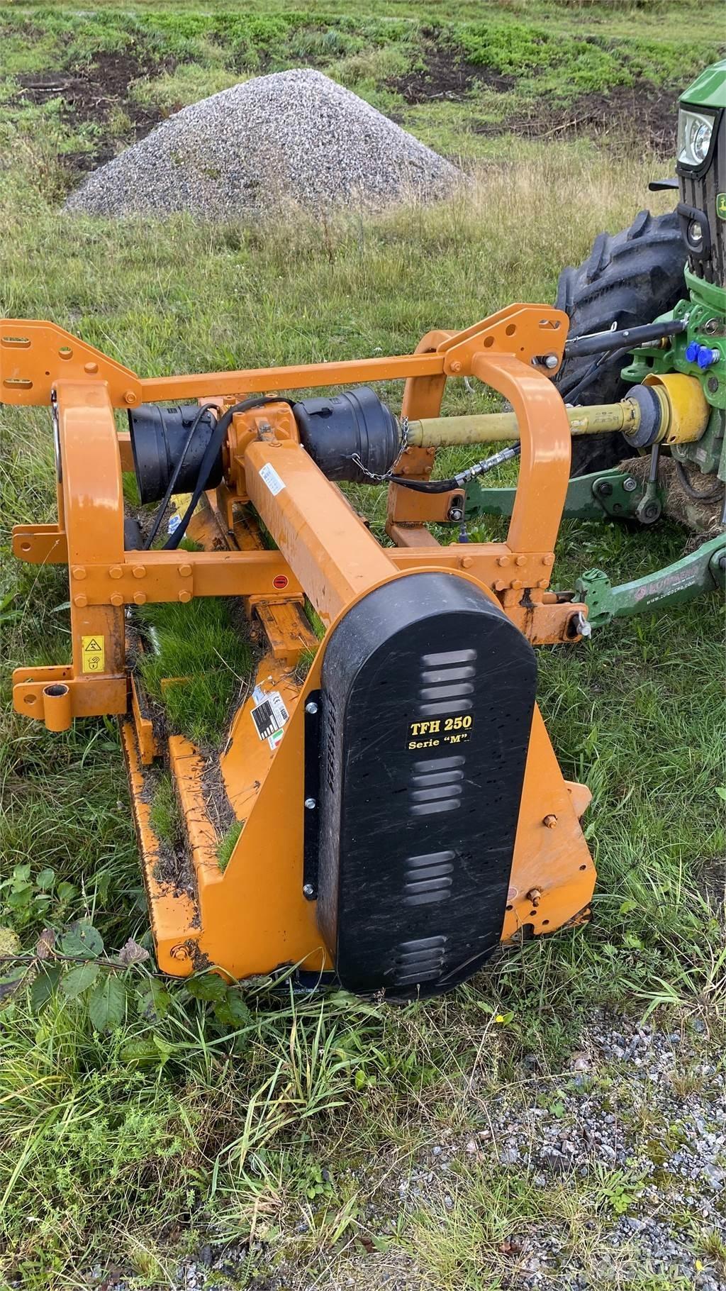 Berti TFH 250 BETESPUTS Стъблорезачки