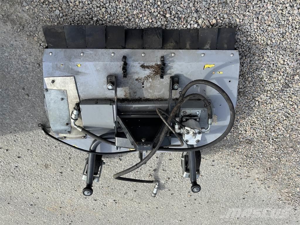 Egholm 2100 med Redskap Комунални съоражения