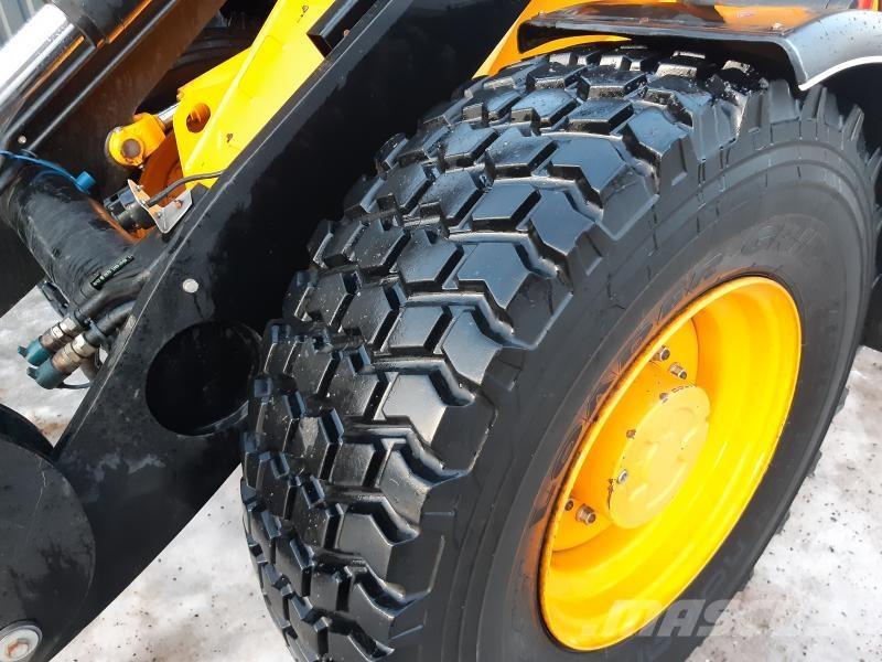 JCB 411 HT STORA BM Колесни товарачи