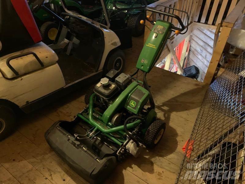 John Deere 220 Тракторни косачки