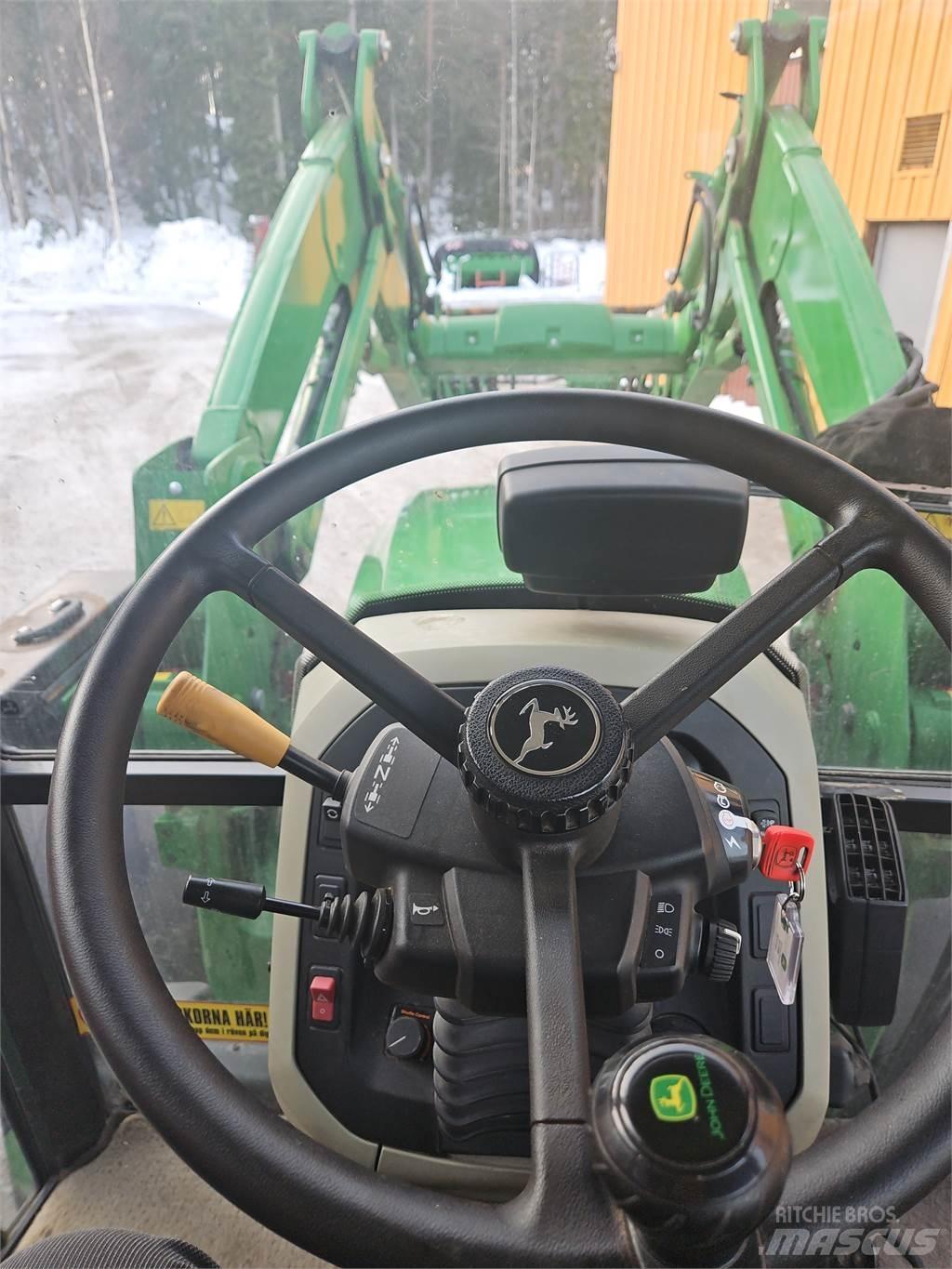 John Deere 5115M Трактори