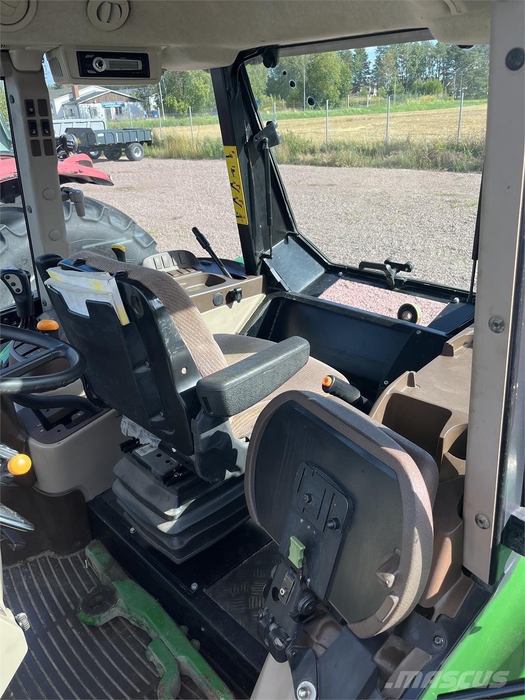 John Deere 5620 Трактори