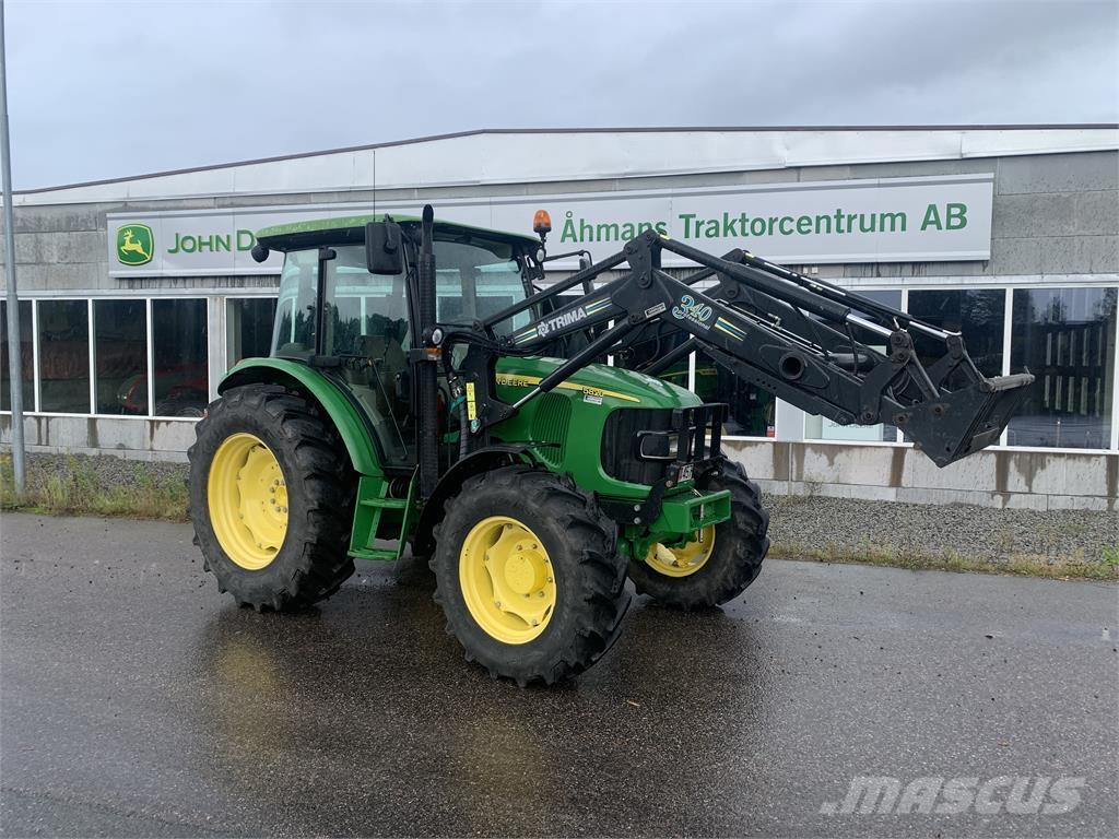 John Deere 5820 Трактори