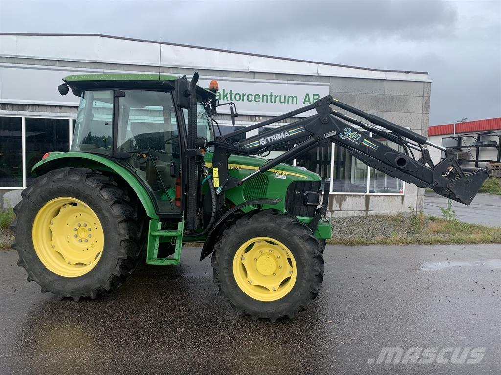 John Deere 5820 Трактори