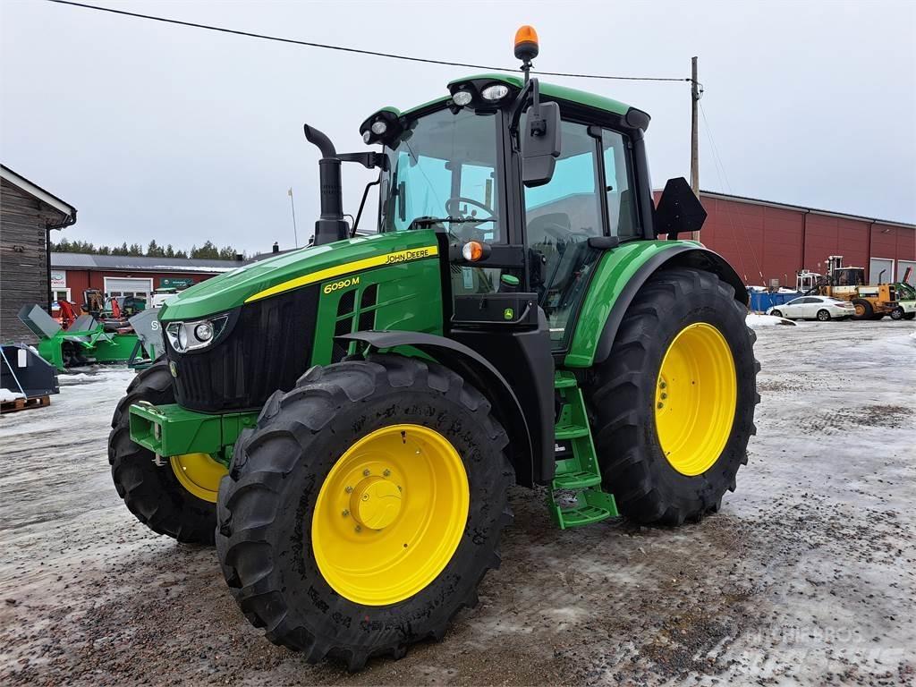 John Deere 6090M Трактори