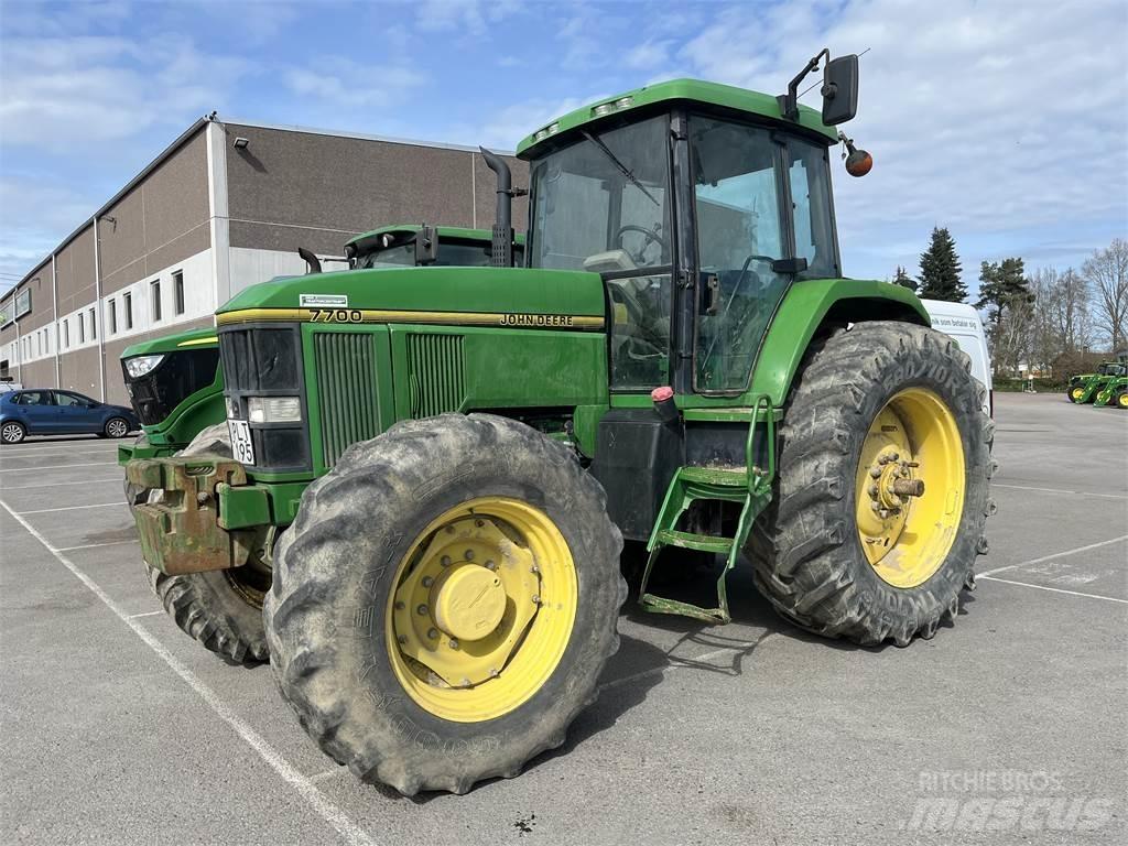 John Deere 7700 Трактори