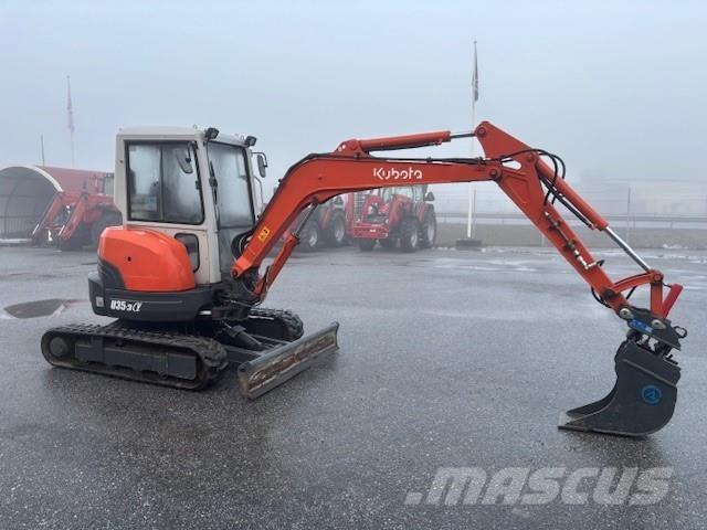 Kubota U35-3 a Верижен екскаватор