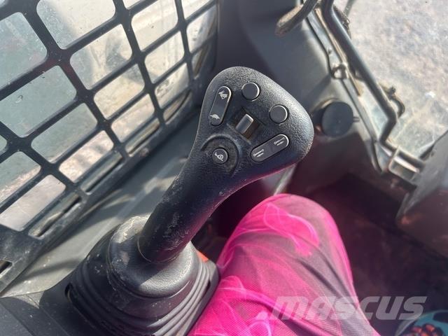 Bobcat T76 Мини товарачи
