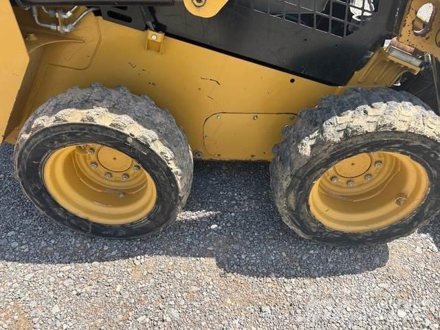 CAT 232D Гуми