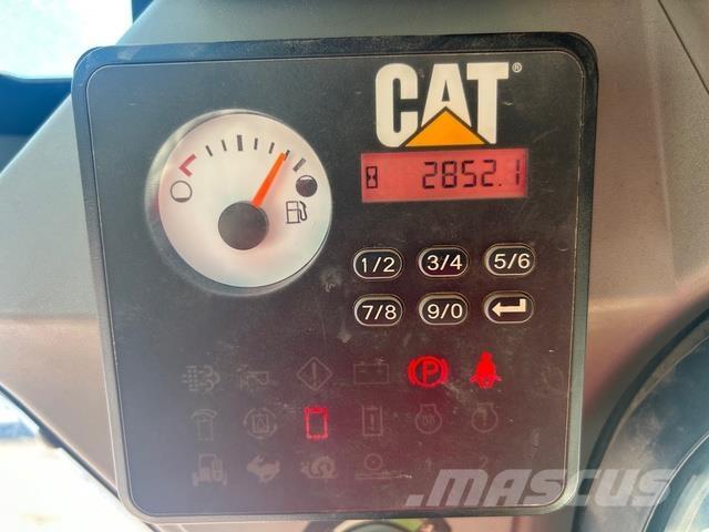 CAT 236D Гуми