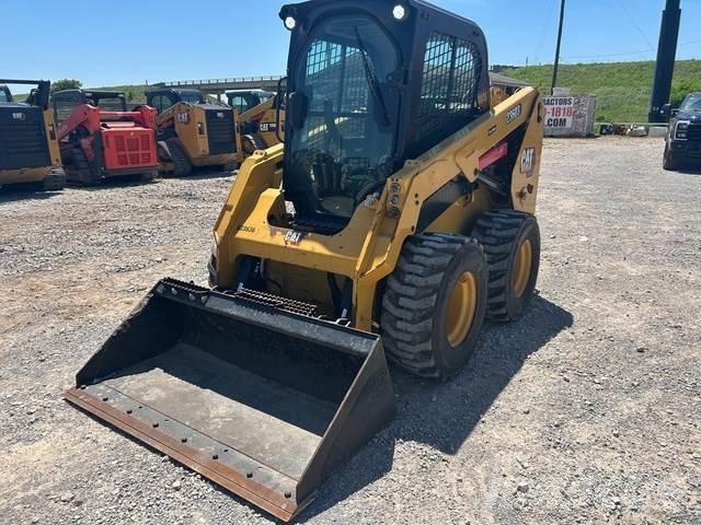 CAT 236D3 Гуми