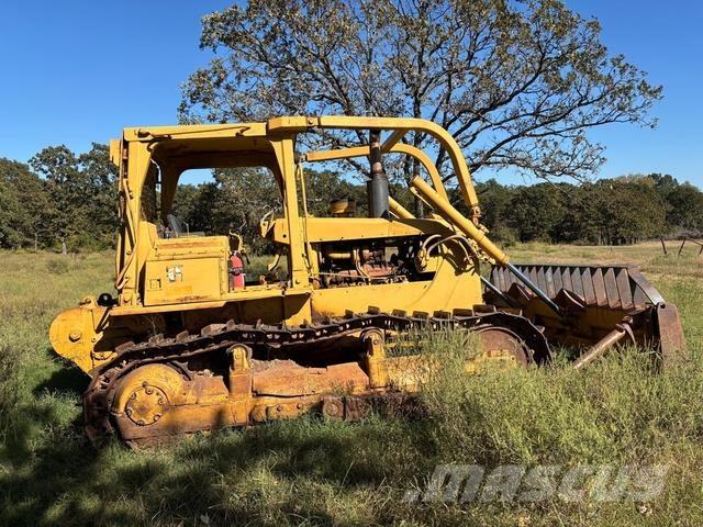 CAT D6D Верижни булдозери
