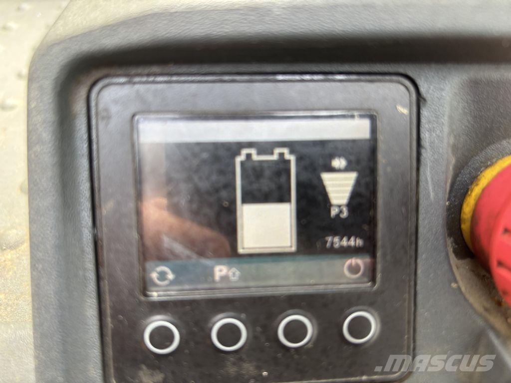 Jungheinrich ECE230 Самоходни товарачи