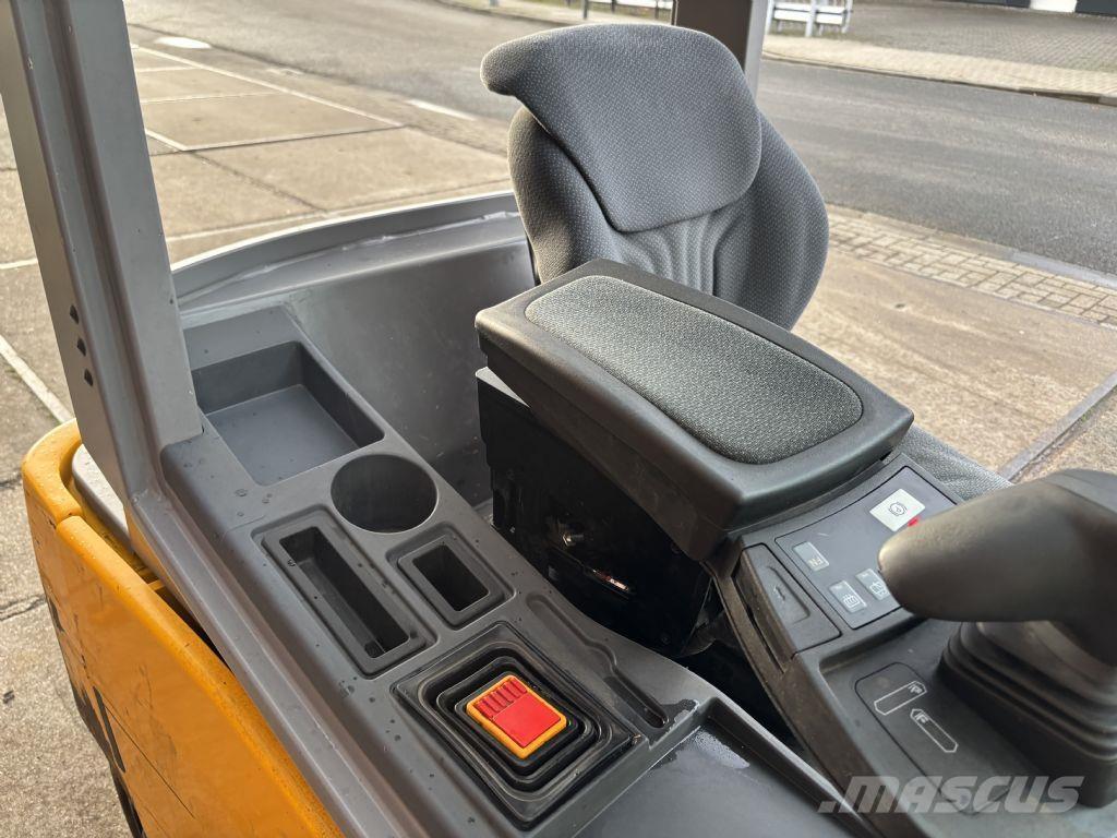 Jungheinrich EFG 320 Електрически вилични кари-повдигачи