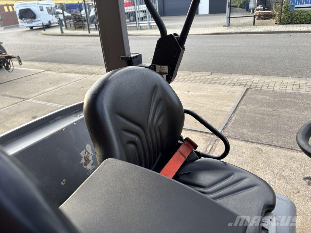 Jungheinrich EFG320 Електрически вилични кари-повдигачи