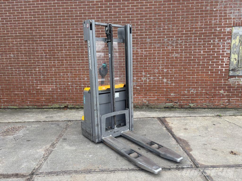 Jungheinrich EJC 112 Колички високоповдигачи с теглич