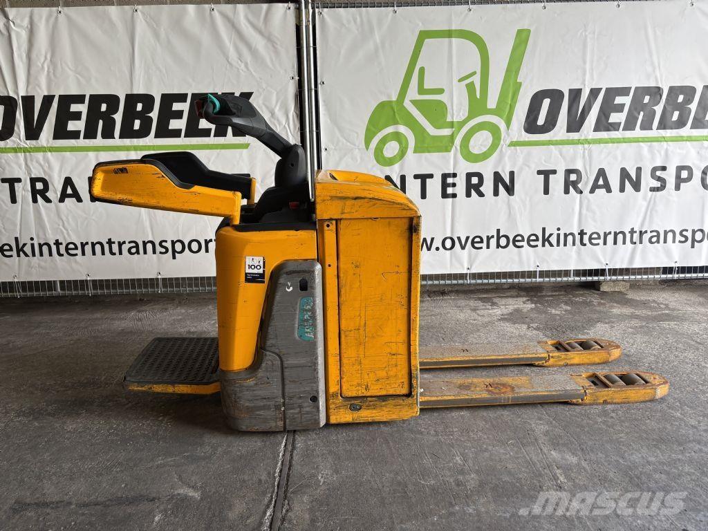 Jungheinrich ERE 225 Самоходни товарачи