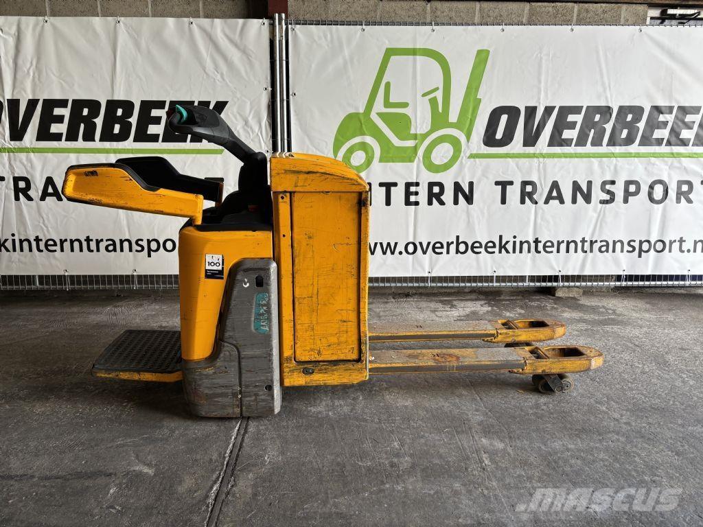 Jungheinrich ERE 225 Самоходни товарачи