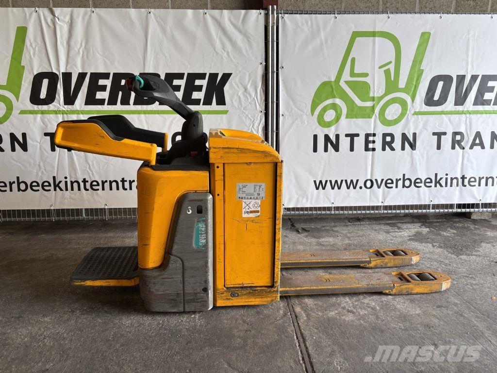 Jungheinrich ERE 225 Самоходни товарачи