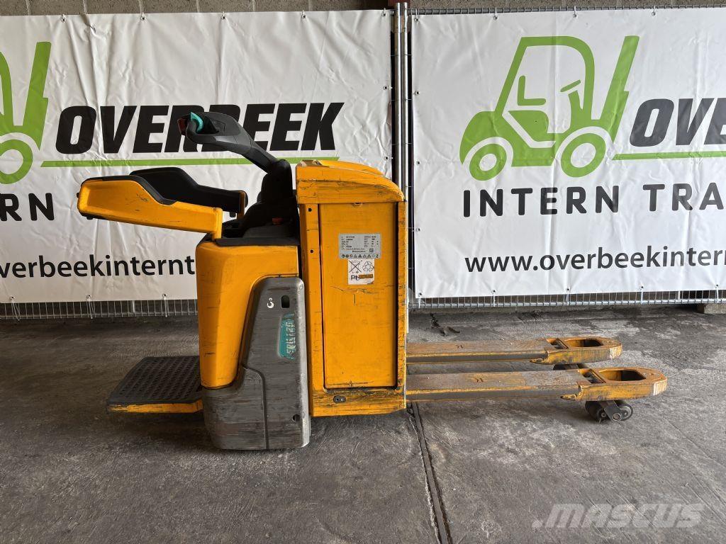 Jungheinrich ERE 225 Самоходни товарачи