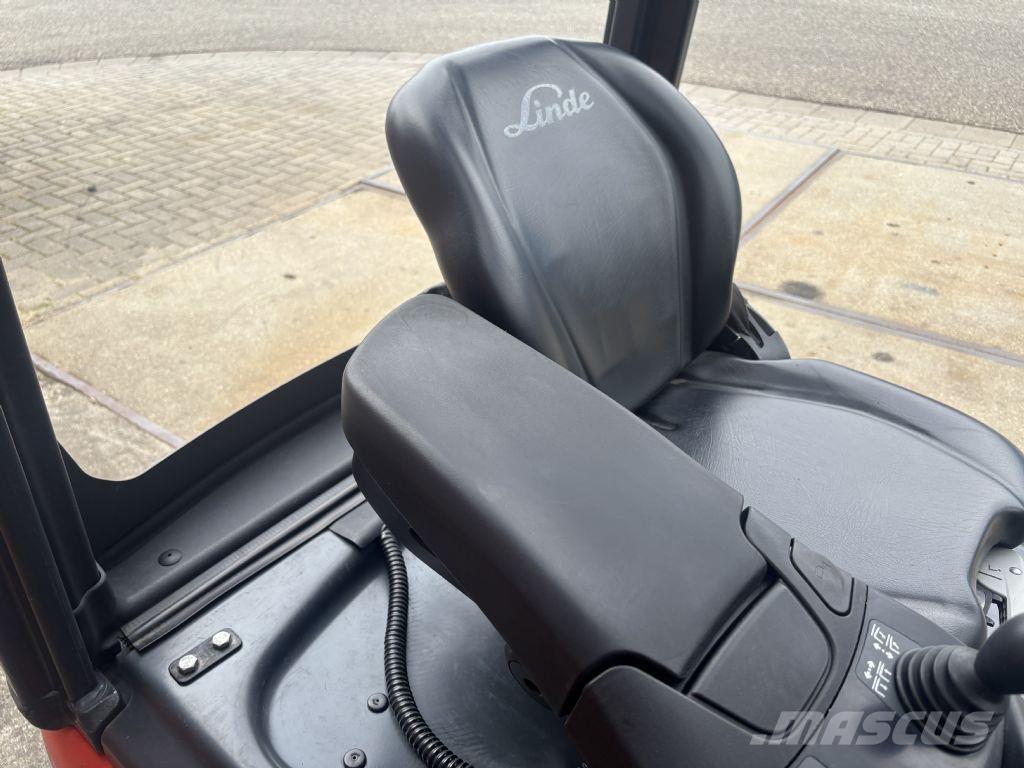 Linde E15-02 Електрически вилични кари-повдигачи