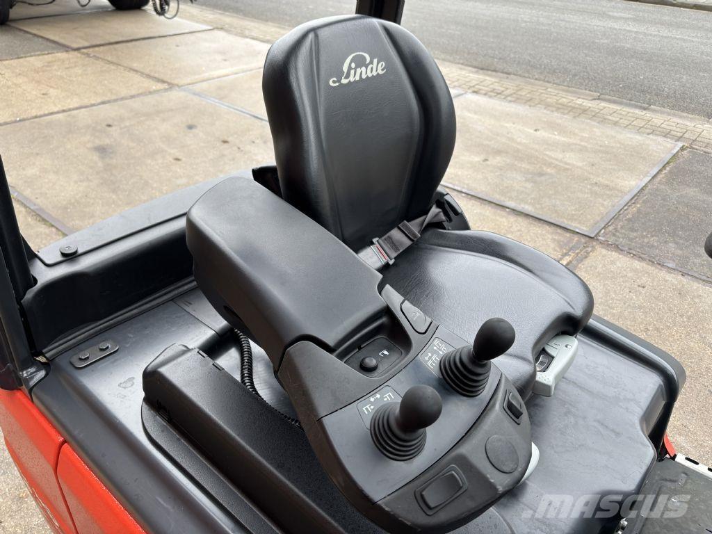 Linde E16L-02 Електрически вилични кари-повдигачи