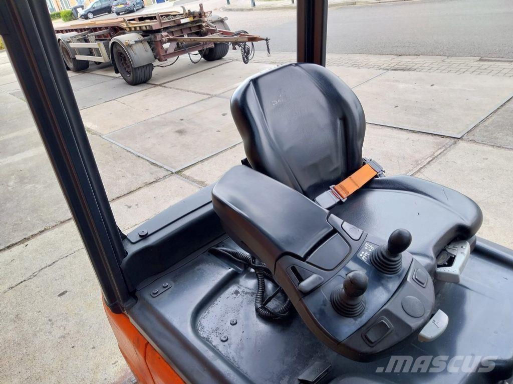 Linde E20L-02 Електрически вилични кари-повдигачи