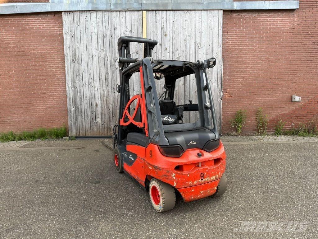 Linde E30-01 Електрически вилични кари-повдигачи
