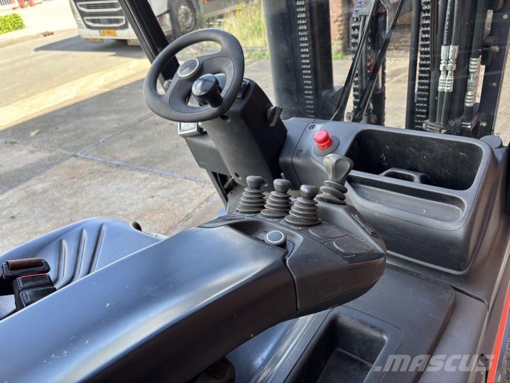 Linde E30-01 Електрически вилични кари-повдигачи