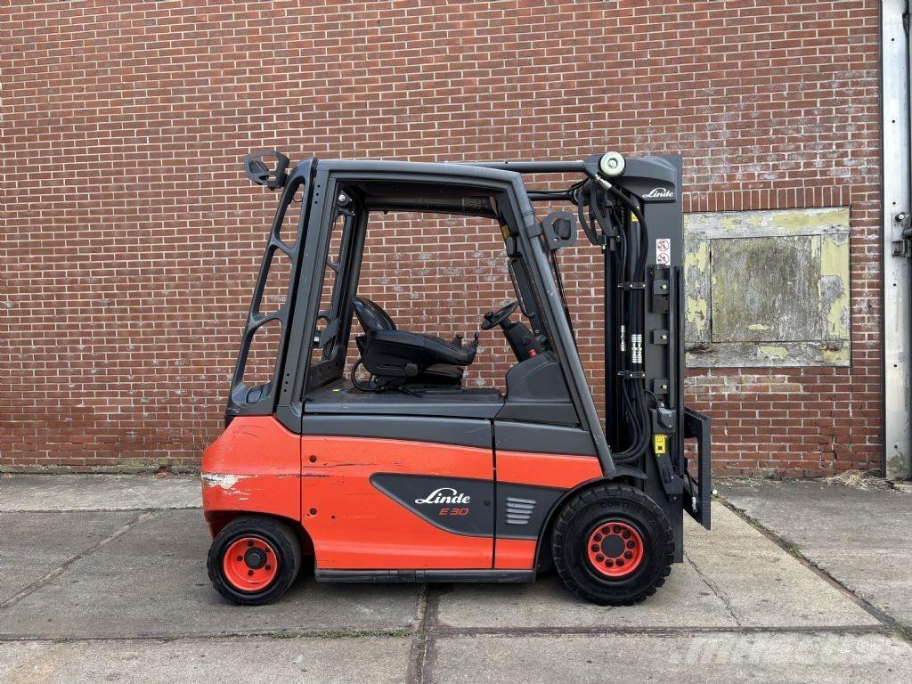 Linde E30-01 Електрически вилични кари-повдигачи
