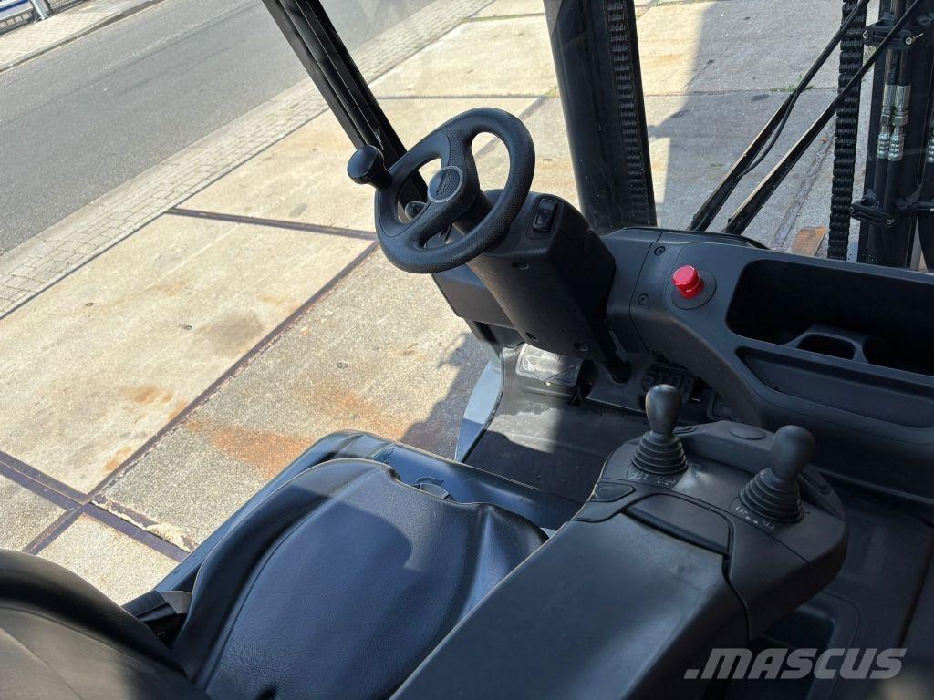 Linde E30L-01 Електрически вилични кари-повдигачи