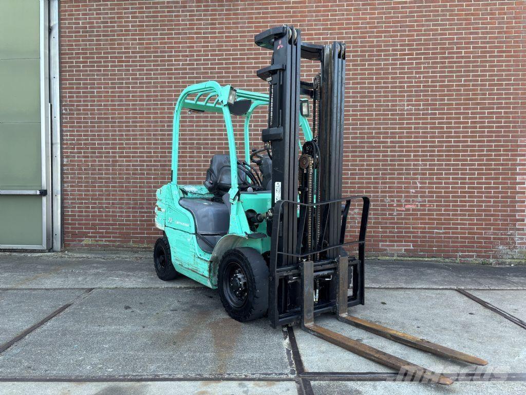 Mitsubishi FD25N Дизелови камиони