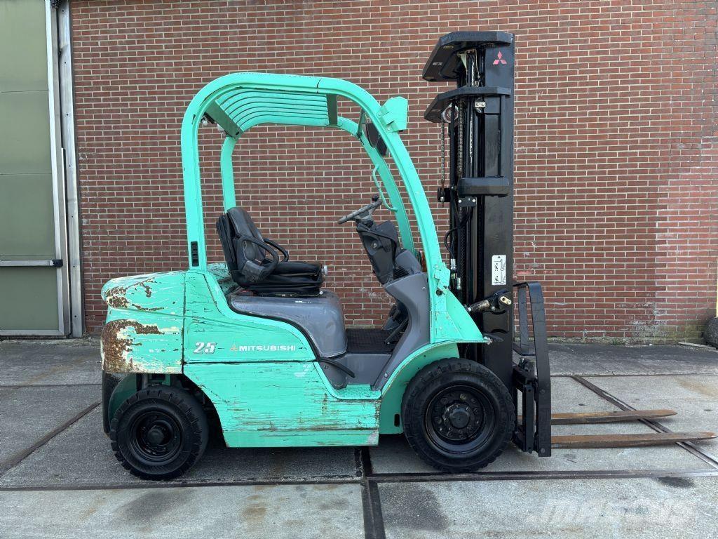 Mitsubishi FD25N Дизелови камиони