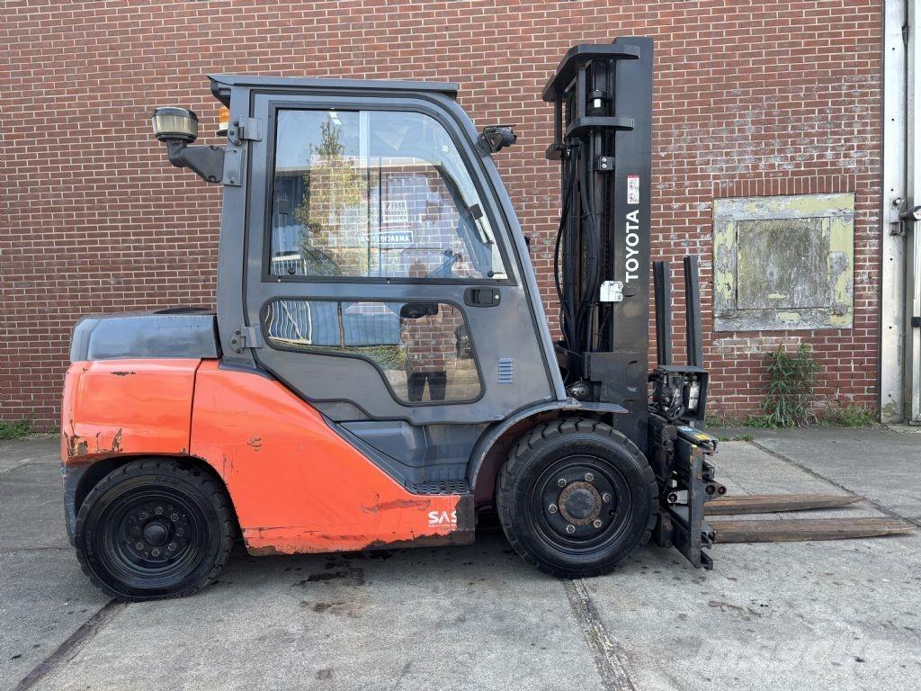 Toyota 40- 8FD40N Дизелови камиони