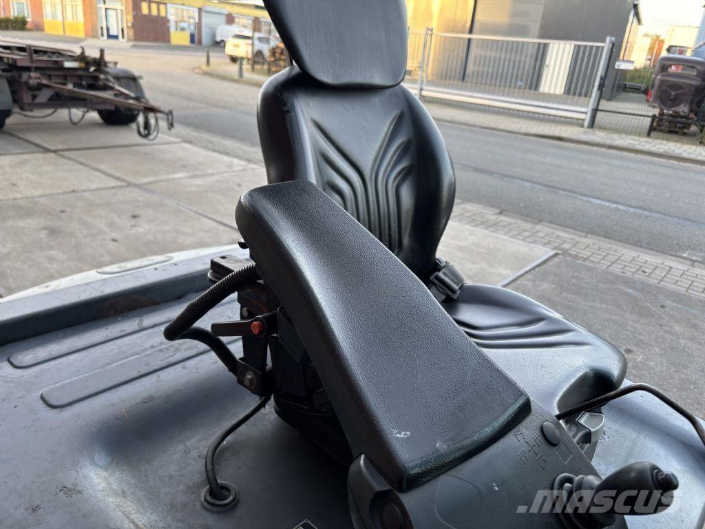 Toyota 8FBMT30 Електрически вилични кари-повдигачи