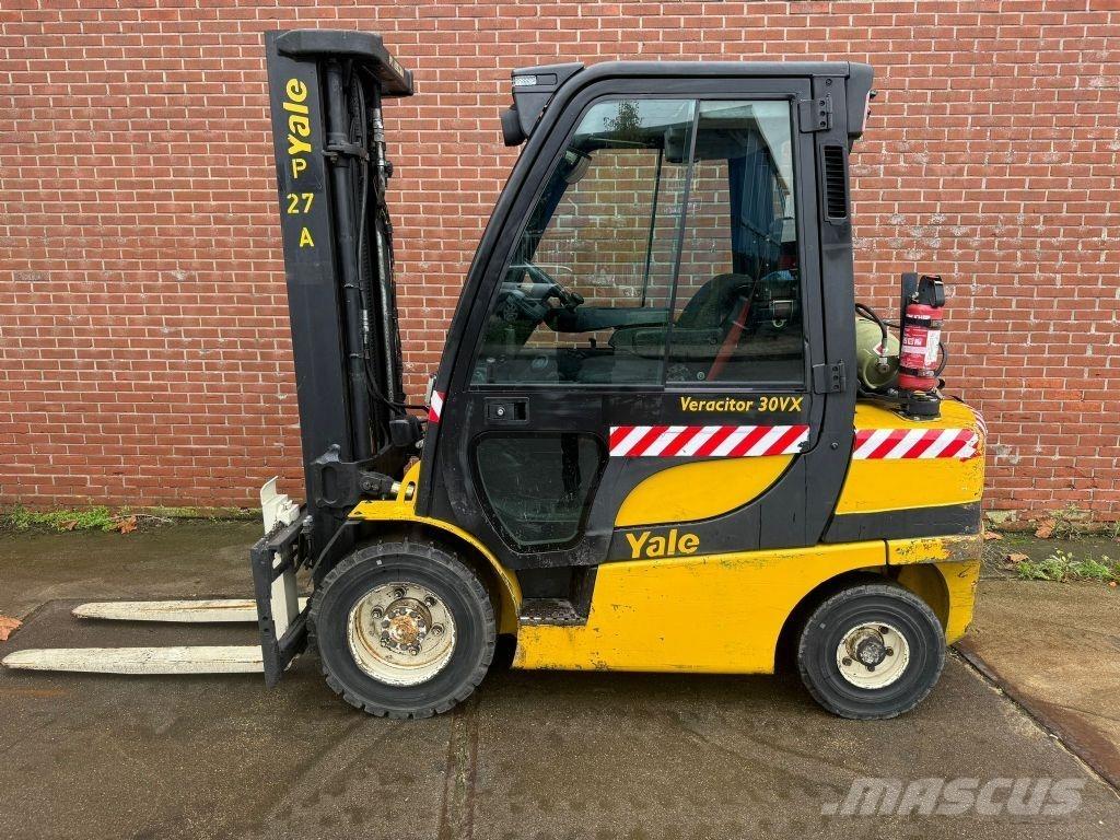 Yale GLP30VX Камиони с АГУ